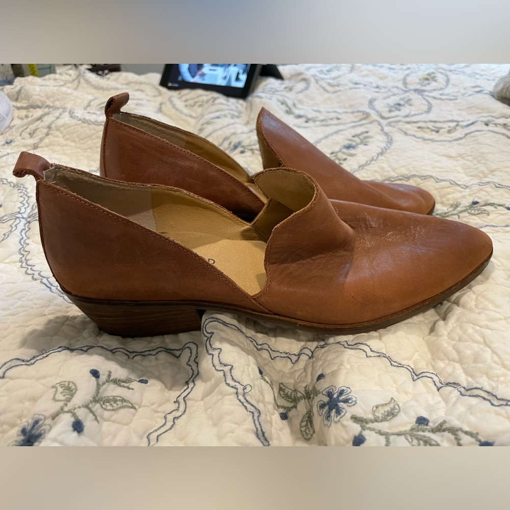 Cute lucky brand shoe with jeans!